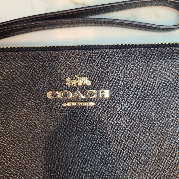 Coach Large Corner Zip Black Leather Wristlet Pristine - Picture 2 of 9